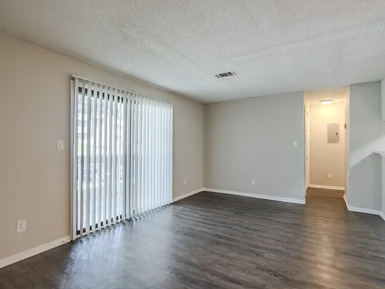 Ashland Pines Apartments — Photo 29