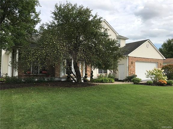 2nd image of 1693 Willow Woods