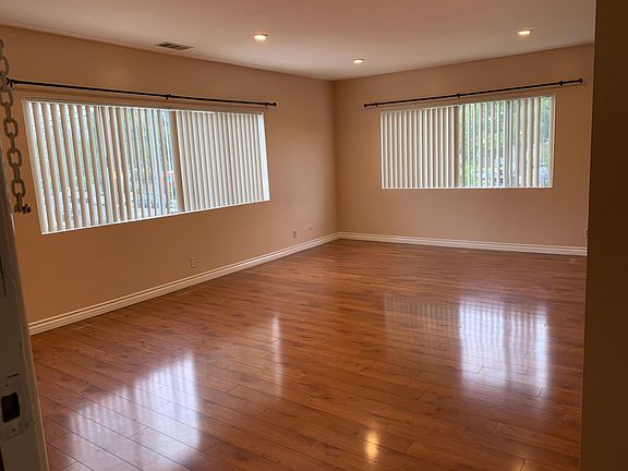4th image of 1018 E Garfield Ave