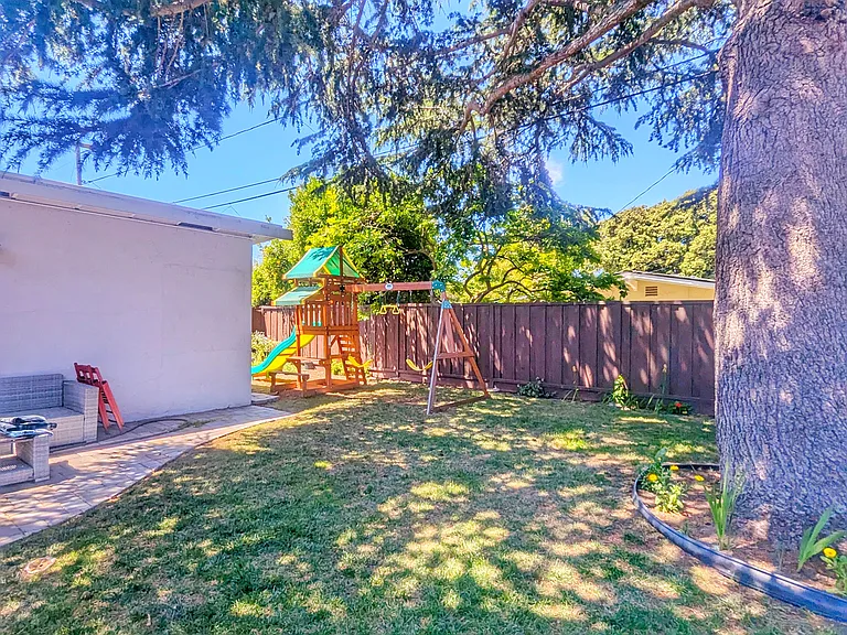 735 Lakewood Dr — Photo 15