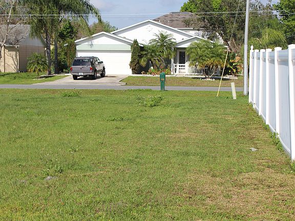 5th image of 213 Bedford Dr