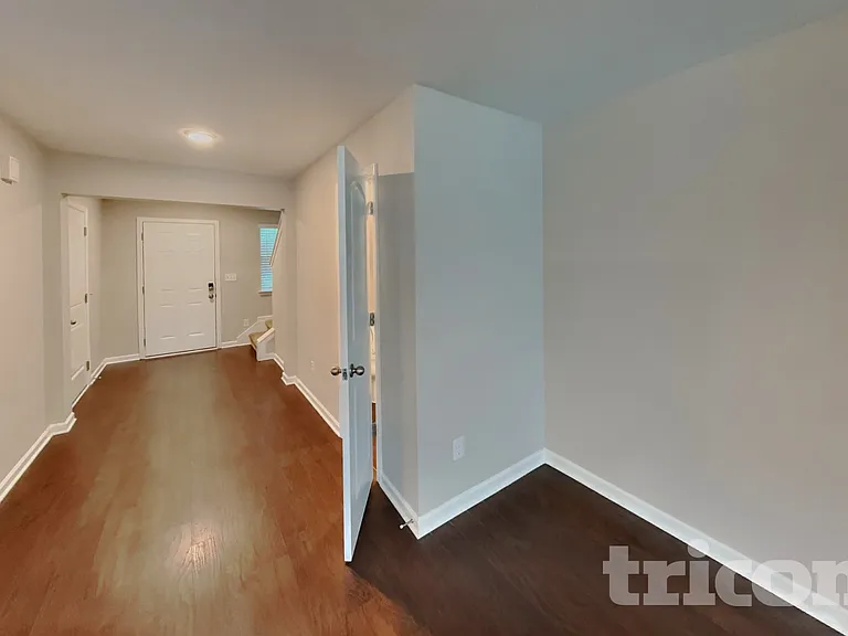 215 Kirkside Dr — Photo 4