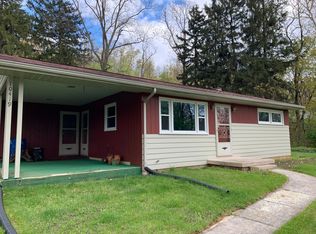 10419 Crystal Falls Dr, Hagerstown, MD 21742