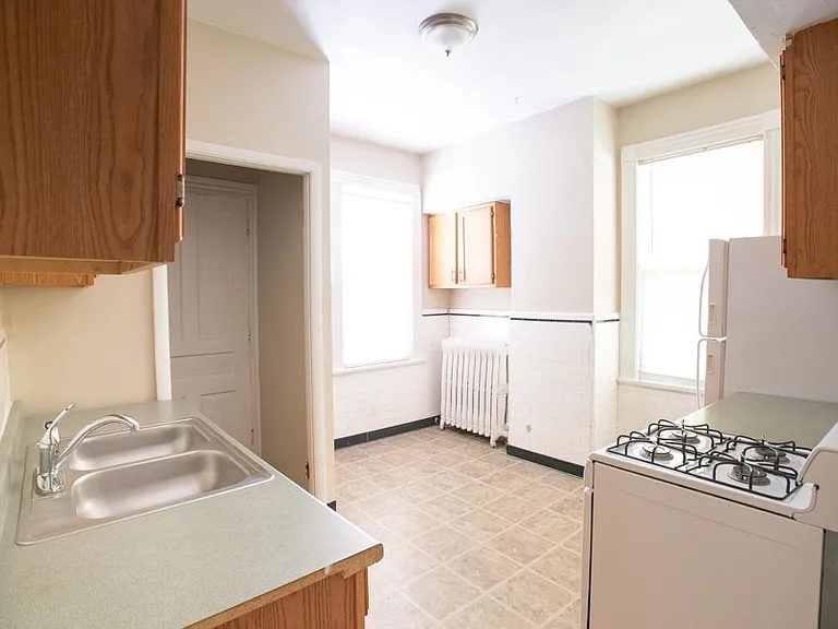 2216 E Ivanhoe Apartments — Photo 52