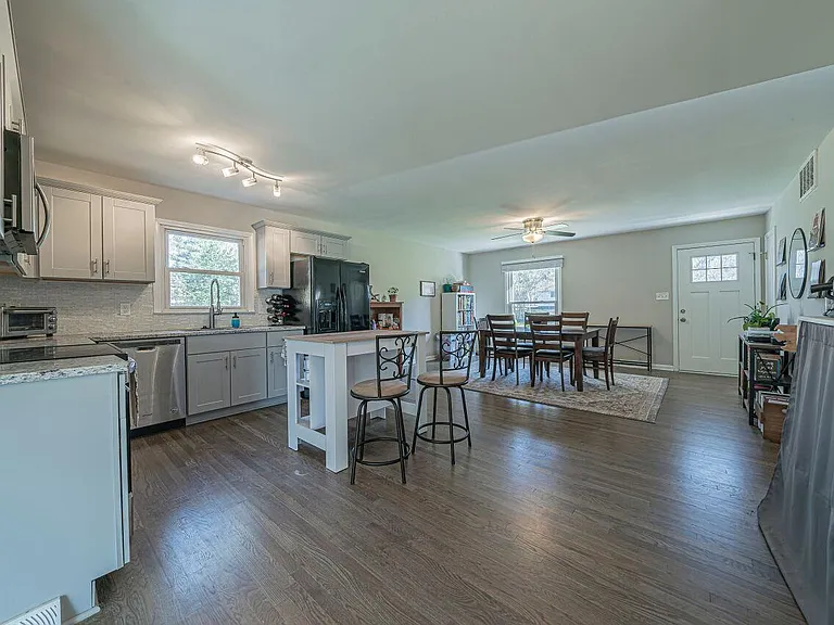 3322 Bell Dr — Photo 12