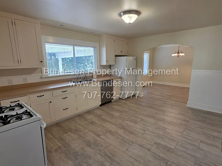 340 Church St — Photo 12