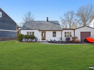 26 Voorhis Pl, Pompton Plains, NJ 07444