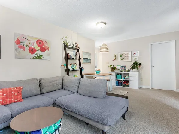 9146 Saturna Dr #201, Burnaby, BC V3J 7K2