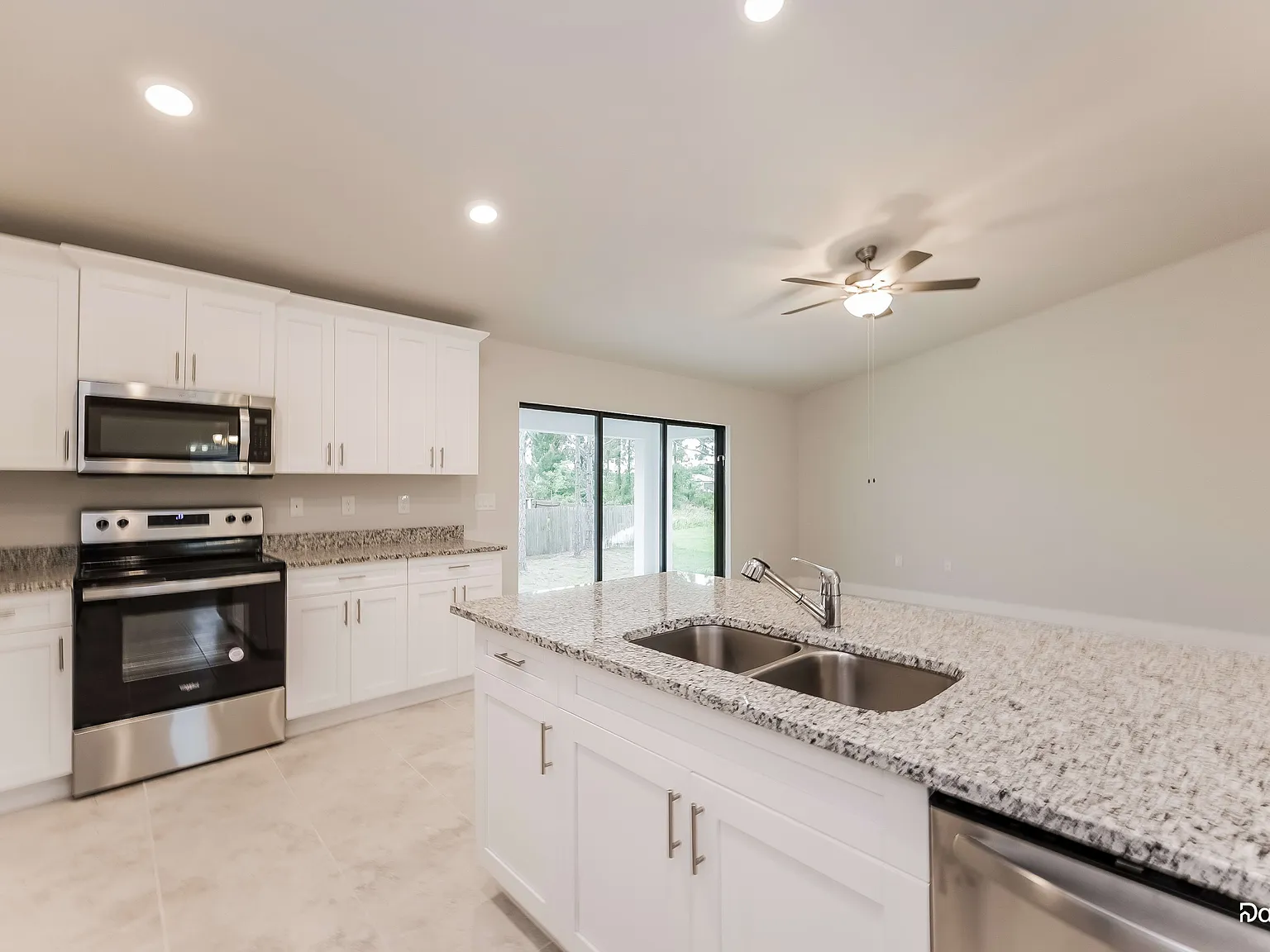 4 bed, 2.0 bath, 1744 sqft, $2,075 — Photo 2