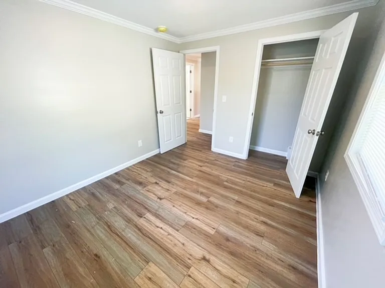 427 E 9th St — Photo 13