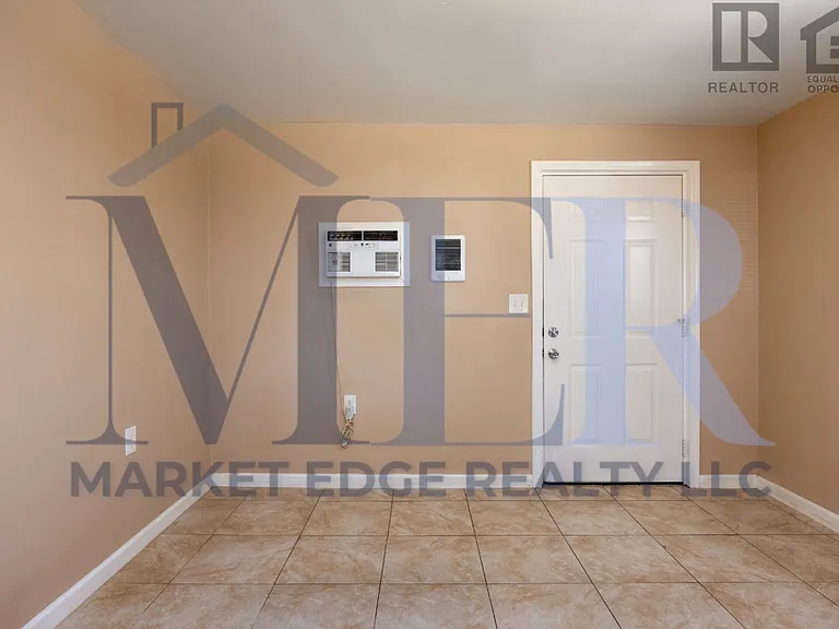 2501 W Belmont Ave — Photo 7
