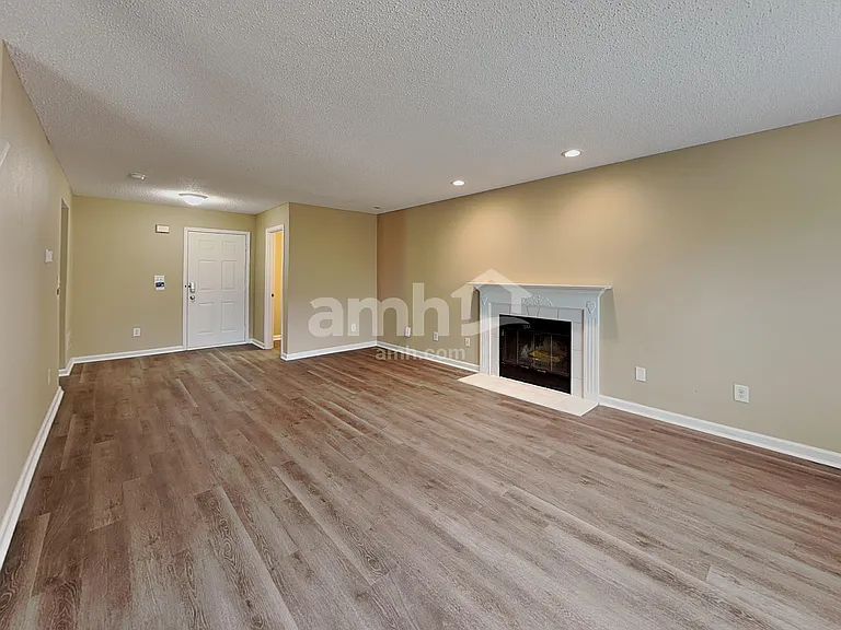 635 Cloverfield Ln — Photo 8