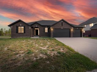 32160 Kenny Dr, Chesterfield, MI 48047