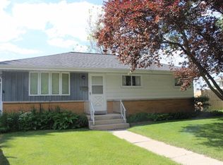 314 Gascoigne Dr, Waukesha, WI 53188