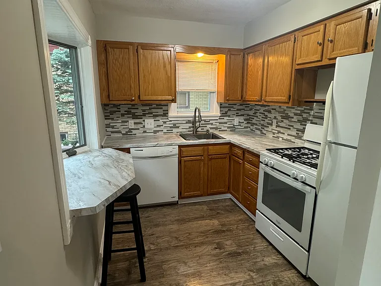 283 Oak St — Photo 9