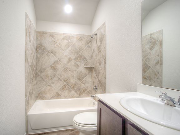 4th image of 621 Jamestown Ln