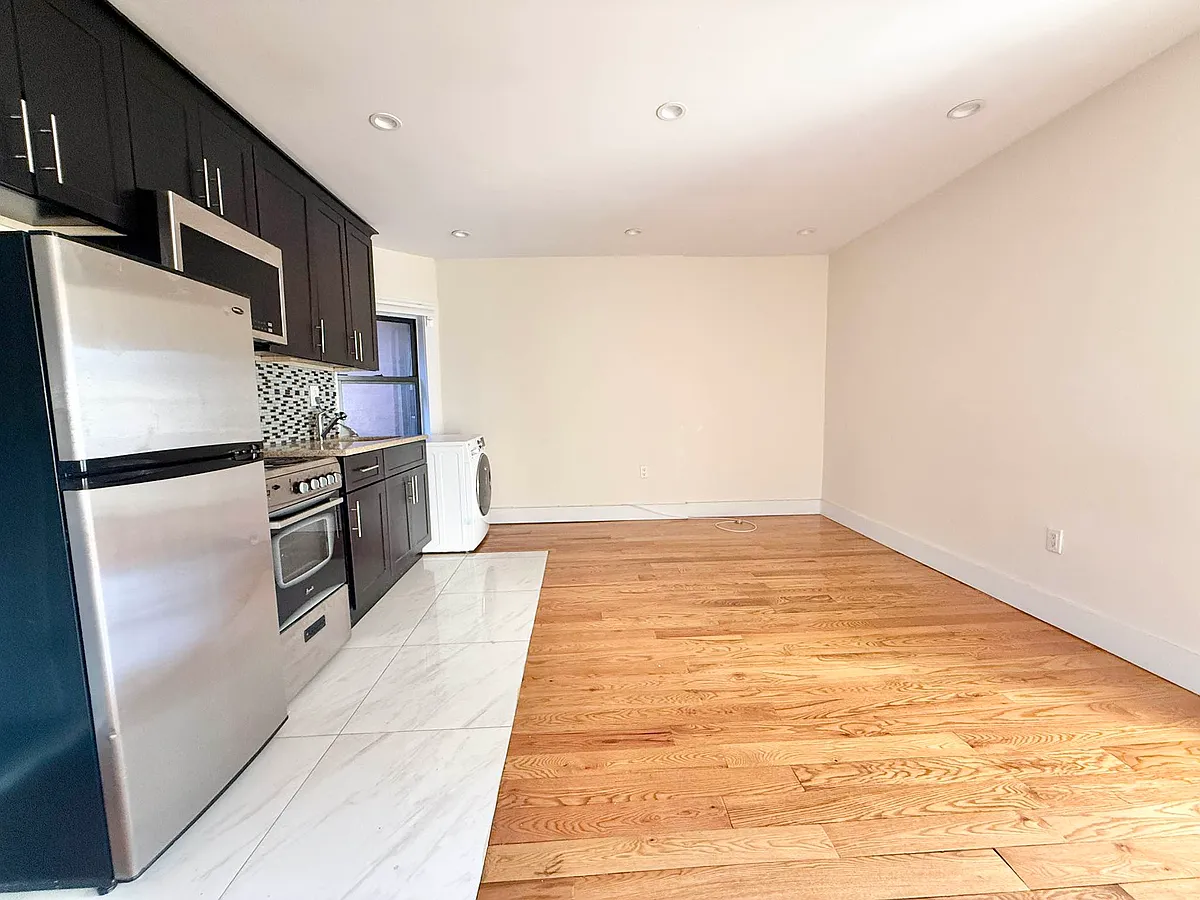 Building Photo - 30 Rogers Ave #2B