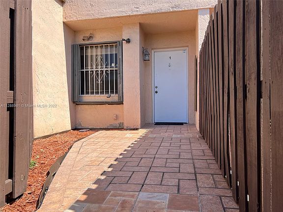 3rd image of 515 W Park Dr APT 1