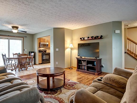 3rd image of 1103 Creekview Dr