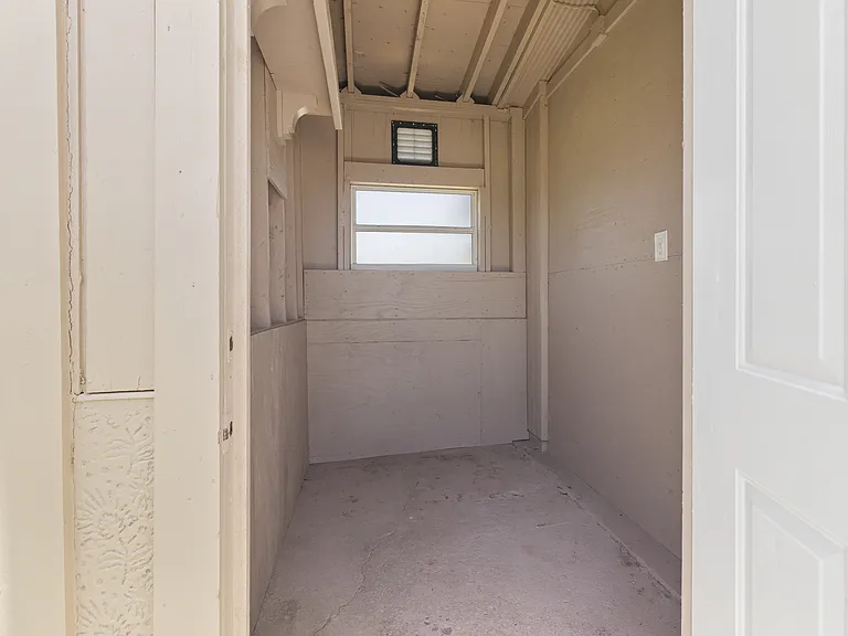 22312 Lasalle Rd — Photo 38