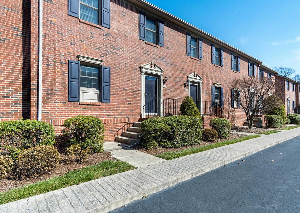 1st image of 45 Oak Leaf Cir #45