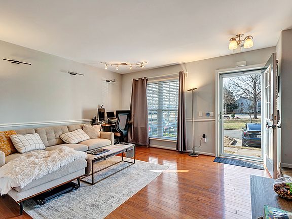 2nd image of 6534 Morning Glen Ct