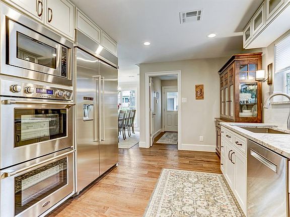 The stunning kitchen boasts top of the line industrial appliances including DCS/ Fisher Paykel double convection ovens, microwave, gas cook top.