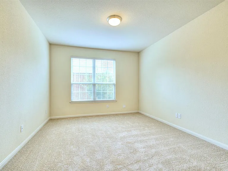 1139 Glenwood Canyon Ln — Photo 13