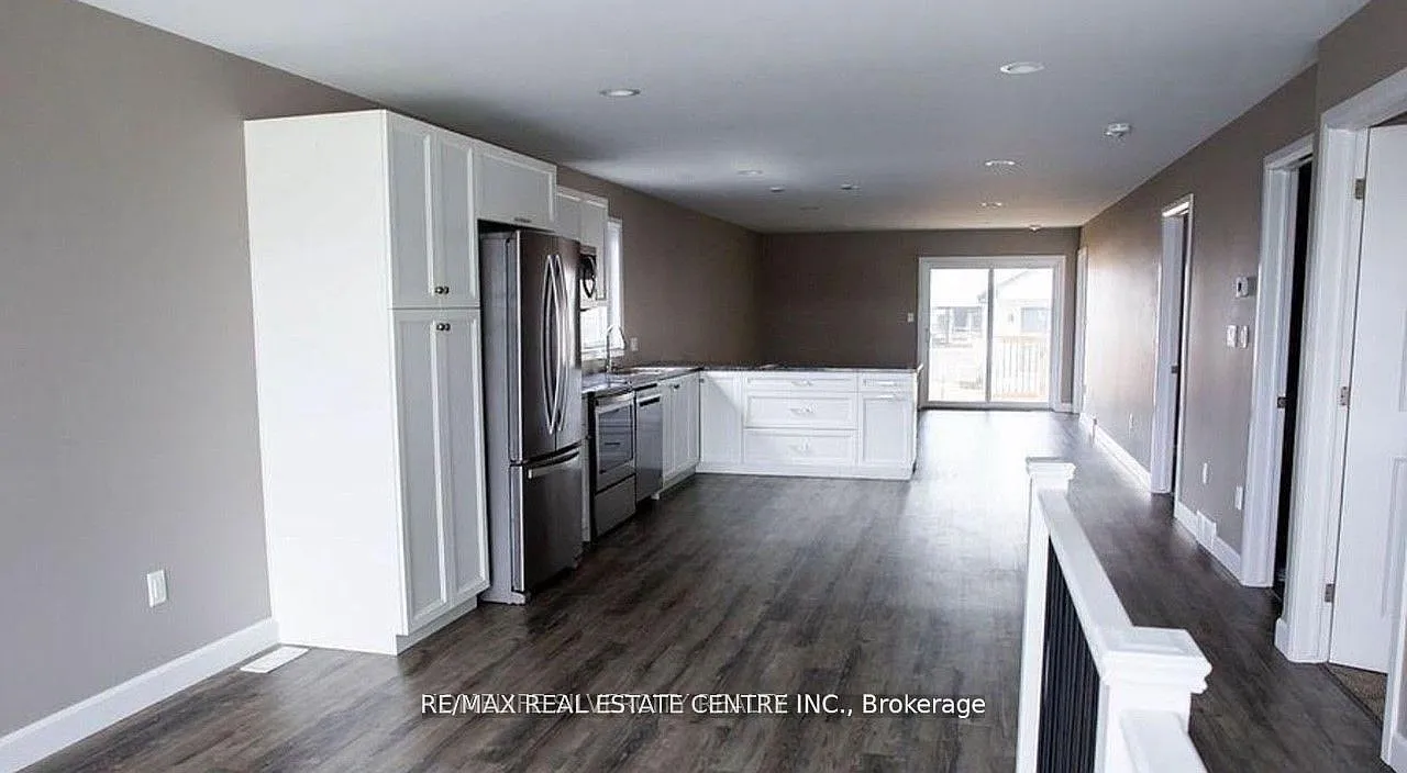 3 bed, $2,395 — Photo 2