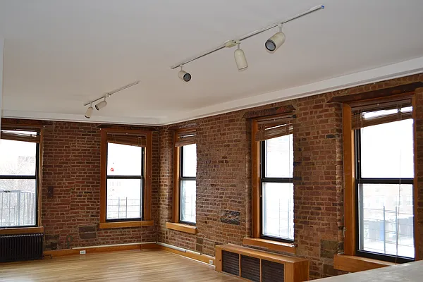 Rented by Tabak Real Estate | media 2