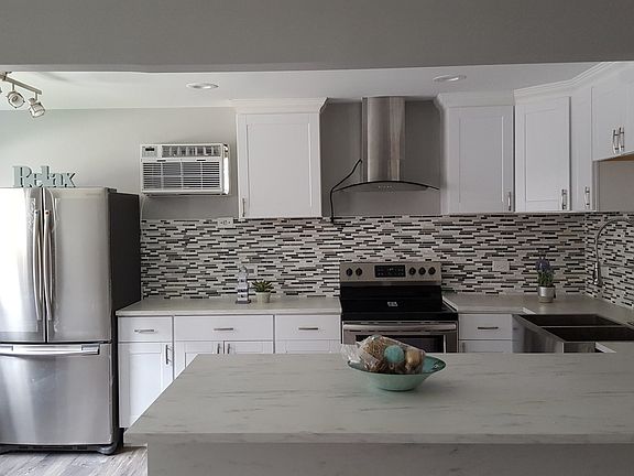 4th image of 4309 W Park Lane Dr APT 1D