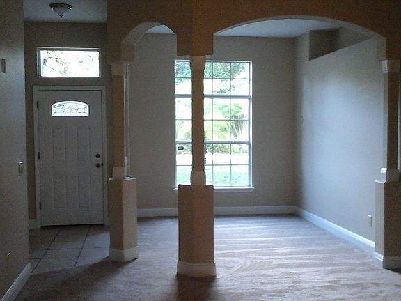 3rd image of 123 E Holly Dr