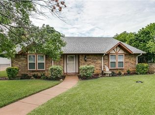 1002 Auburn Dr, Arlington, TX 76012
