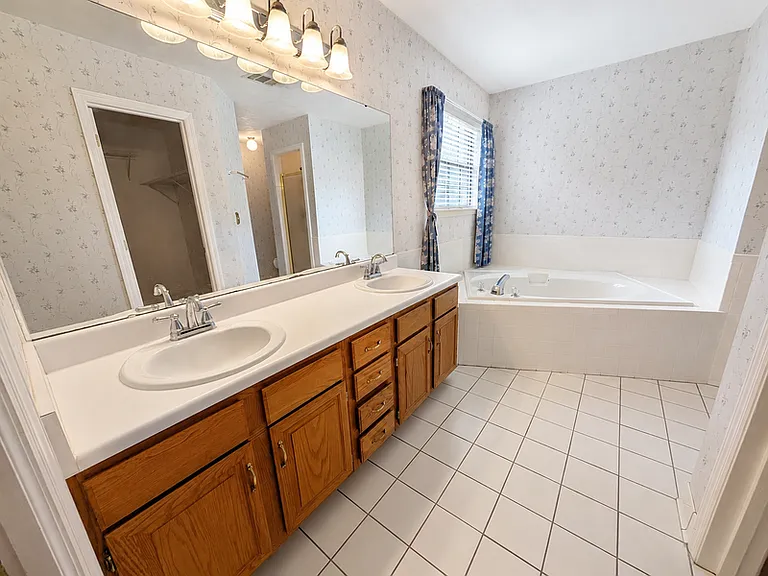 1285 Cordova Cir — Photo 13