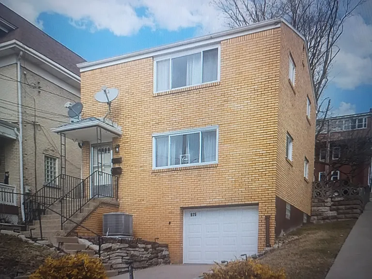 975 Berkshire Ave #2 — Photo 1