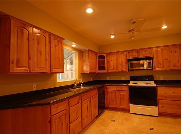 GOURMET KITCHEN