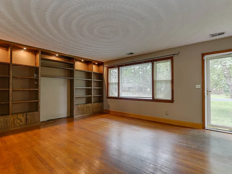128 Mann Dr — Photo 6