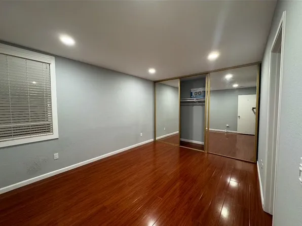 7616 Flanders Dr, San Diego, CA 92126