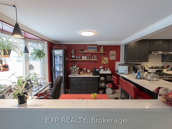 2nd image of 1108 Grenoble Cres