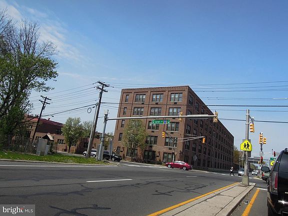 5th image of 817 S Warren St