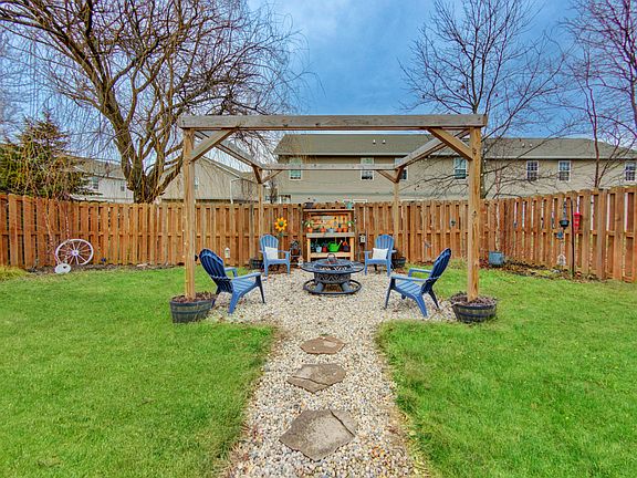 3rd image of 844 Olmsted Dr