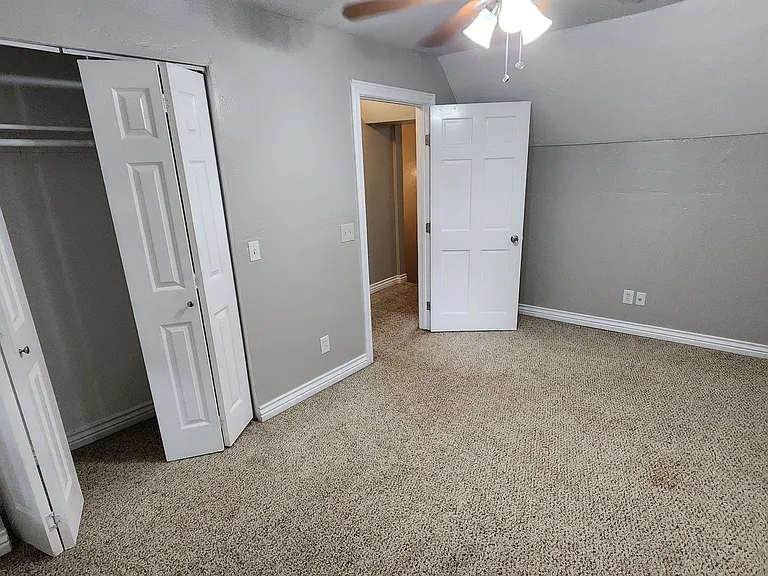 225 E Edwards St — Photo 51
