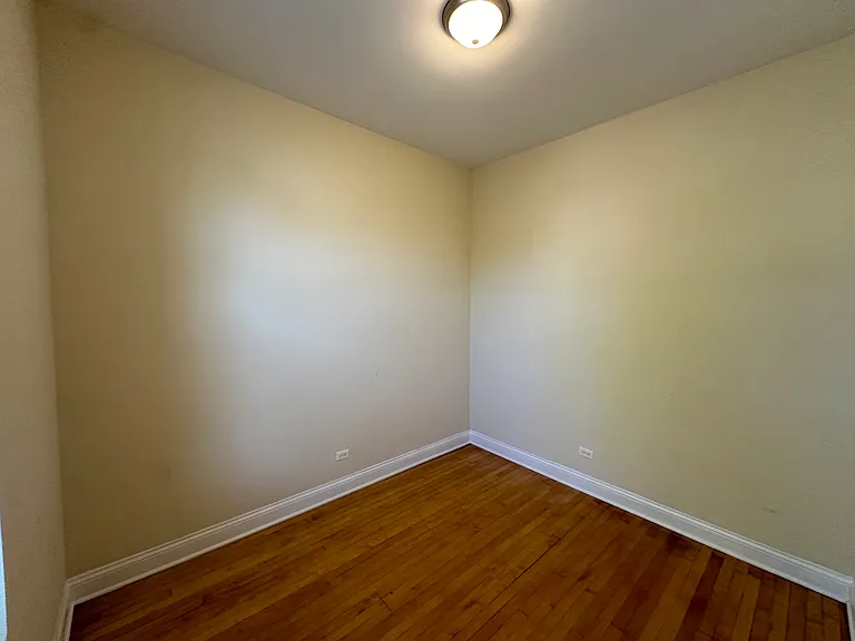 2159 W Belle Plaine Ave — Photo 6