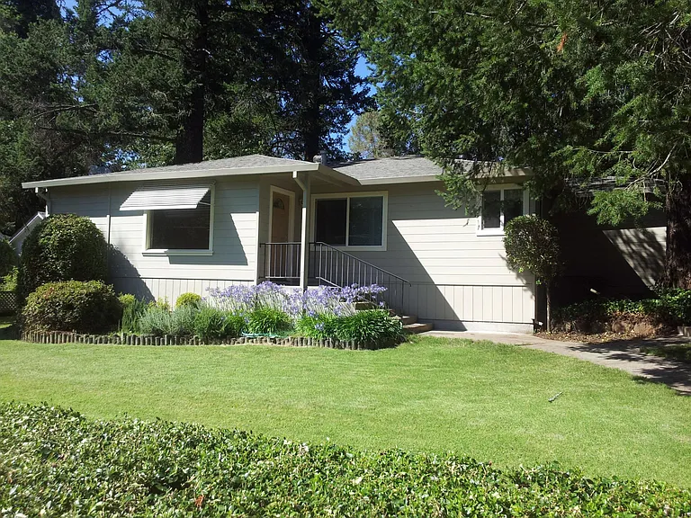 450 Sky Oaks Dr — Photo 1