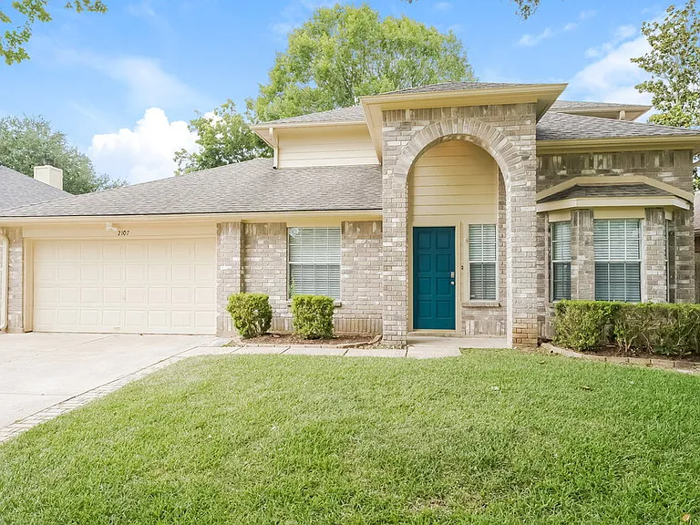 2107 Musket Ridge Dr — Photo 1