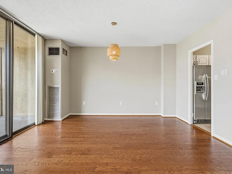400 Madison St #310 — Photo 11