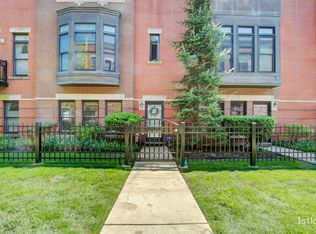 835 W College Pkwy, Chicago, IL