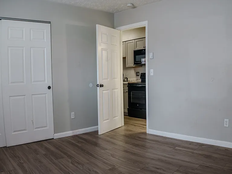 606 S College Ave #3 — Photo 4