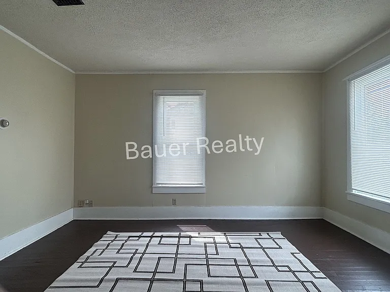 229 Ohio St — Photo 8