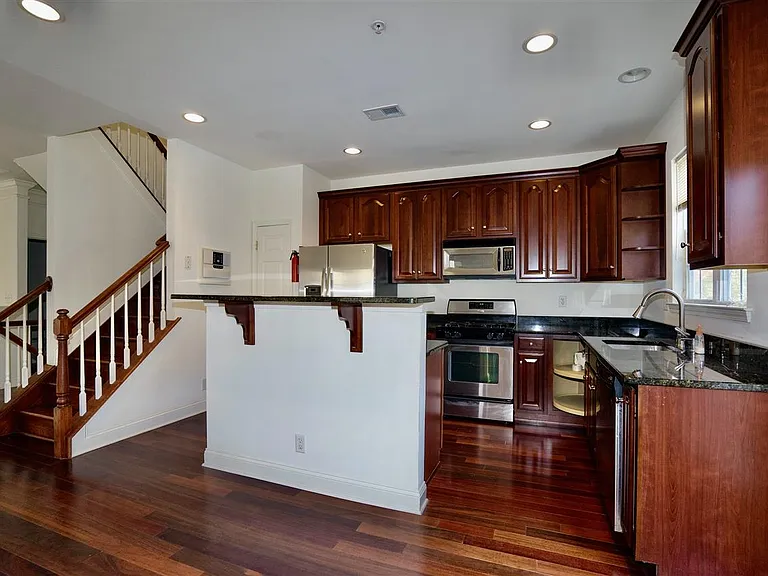64 Mallard Pl — Photo 5